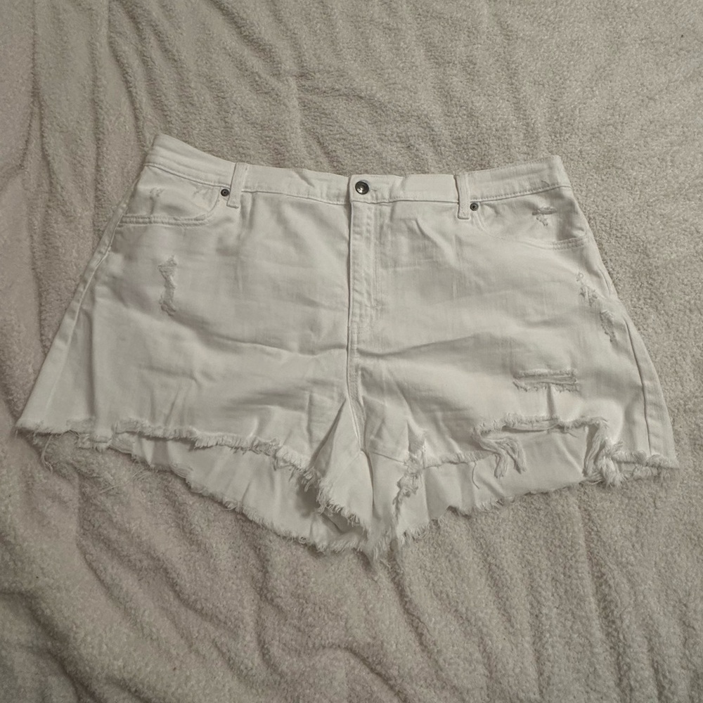 Like New Aerie Distressed Daydream Denim Short in white size XXL